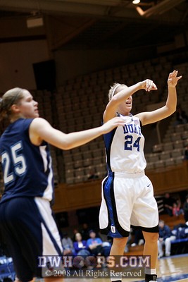 Kathleen Scheer sees an open teammate... -  - D24;2, 7:38, 81-20