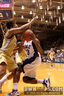 Hemingway gets her elbow in the way of the ball, forcing Karima into a turnover -  - D13.O34;1, 10:25, 16-7
