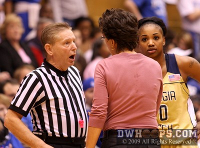 Cunningham continues to explain the technical to MaChelle Joseph as Shaday Woolcock listens in -  - OC.REF;2, 17:34, 33-14