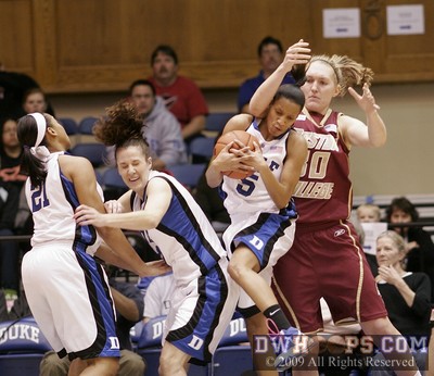 Simultaneous collisions in the paint as Jasmine Thomas intercepts a BC pass -  - D21.D4.D5.O30; 1, 19:10, 0-0