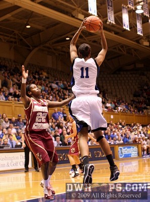 DWHoops Burst: Chante Black takes the pass in the lane, is sandwiched, and shoots -  - D11;1,9:34,19-9