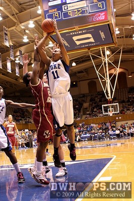 DWHoops Burst: Chante Black takes the pass in the lane, is sandwiched, and shoots -  - D11;1,9:34,19-9