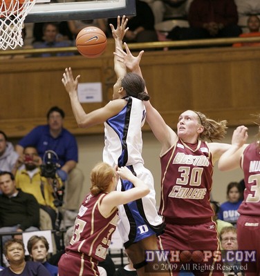 Carolyn Swords fouls Chante Black -  - D11.O30;2,18:26,40-25