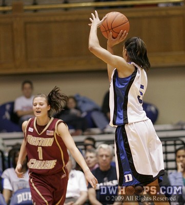 Ayla Brown missed her assignment but Jasmine Thomas misses from three -  - O1.D5;2,7:36,56-45