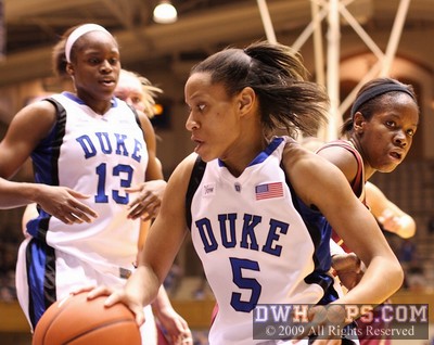 Jasmine Thomas comes up with a key defensive rebound and is fouled again, this time she'd make both -  - D5;2,0:58,68-58