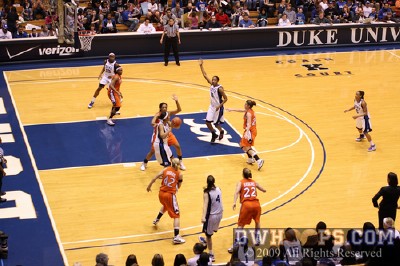 DWHoops Play Diagram: With the "twin towers" in the lineup, Chante Black flashes to the post to collapse the defense -  - 