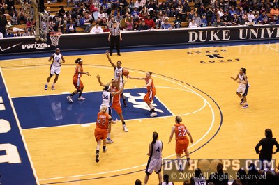 DWHoops Play Diagram:  Krystal Thomas passes to Jasmine Thomas at the point -  - 
