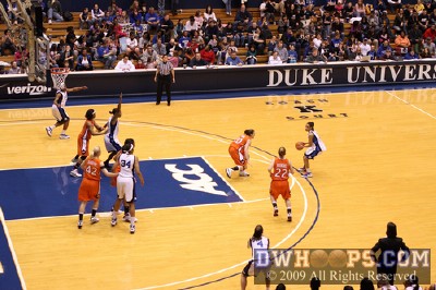 DWHoops Play Diagram: This results in Basham (42) and Haskins (22) rotating off Abby Waner, who is left wide open in the corner -  - 
