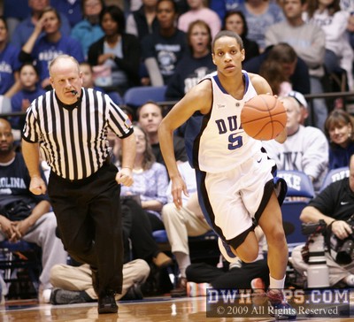 Jasmine Thomas heads upcourt after a rebound with referee Lawson Newton trailing the play -  - D5.R;1,11:34,14-15
