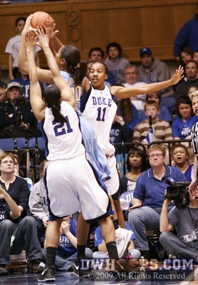 Again the strength of Chay Shegog wins as she scores between two Duke defenders in position - scary but she's only a freshman. -  - D21.O20.D11,1,5:20,27-21