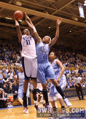 Christina DeWitt forces Chante Black into a miss -  - D11.O15;1,5:02,27-21