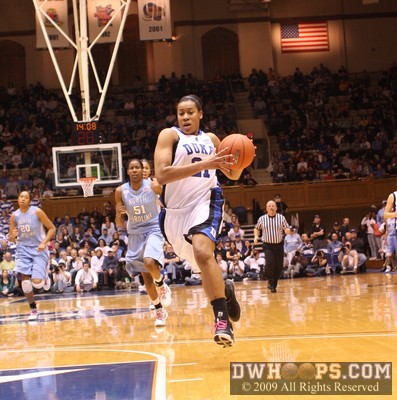 Joy Cheek stole the ball and is headed to the goal -  - D21;2, 14:08, 44-38