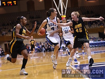 After a Joy Cheek steal, Abby Waner whips a behind the back pass, one of many tonight.