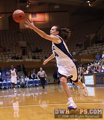 DWHoops Burst: Abby Waner saves a long pass, and makes a nice leave for Scheer