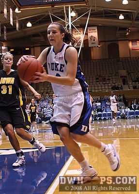 DWHoops Burst: Abby Waner saves a long pass, and makes a nice leave for Scheer -  - D4