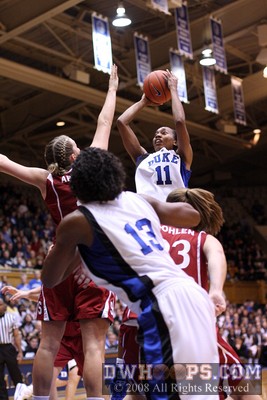 Chante Black takes a jumper late in the first half -  - D11;1,1:29,28-25