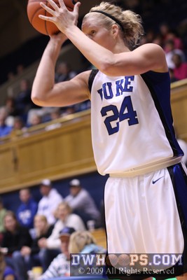Kathleen Scheer hits a three from the corner -  - D24;1,5:10,39-25