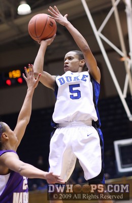 Jasmine Thomas hits Duke's last hoop of the first half -  - D5;1,1:48,44-30