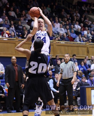 Kathleen Scheer shoots over Lola Wells -  - 