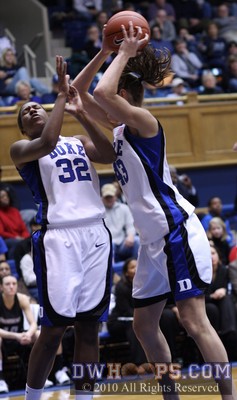 Alexis Rogers tries to not join Allison Vernerey's rebound -  - 
