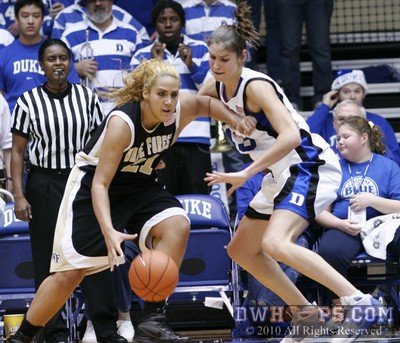 Sandra Garcia fends off Allison Vernerey -  - 