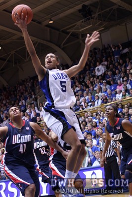 Jasmine Thomas takes it to the goal on a 17 point night -  - 