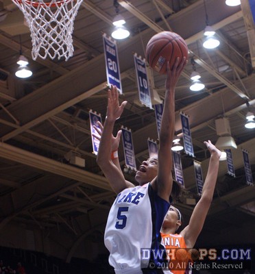 Jasmine Thomas misses a layup -  - 