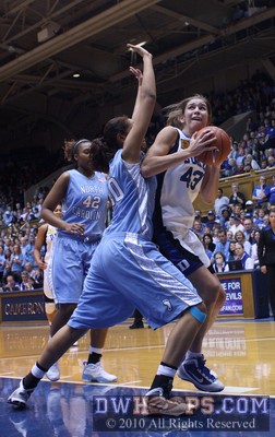 Allison Vernerey works for position against Chay Shegog -  - 