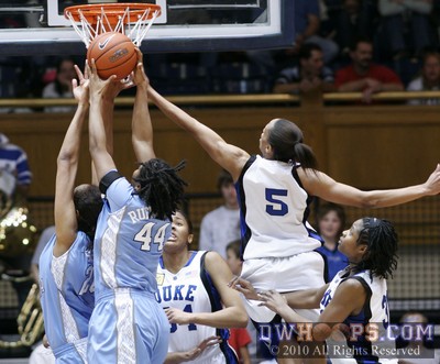 Jasmine Thomas gets a hand on a Ruffin-Pratt rebound -  - 