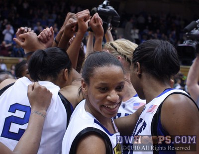 Jasmine Thomas leaves the Duke huddle -  - 