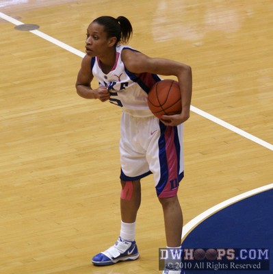 Jasmine Thomas calls a play for Duke -  - 