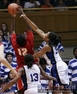Krystal Thomas fouls Lynetta Kizer -  - 