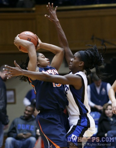 Bridgette Mitchell making life difficult for Virginia PG Ariana Moorer -  - 
