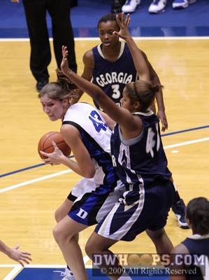 Allison Vernerey wisely looks to pass -  - 