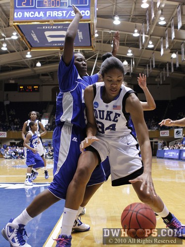 Quanneisha Perry bodies up Duke's Krystal Thomas on the baseline during Duke's 27-3 first half run -  - 