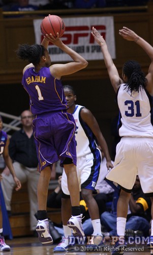 Katherine Graham shoots for the lead but misses -  - 