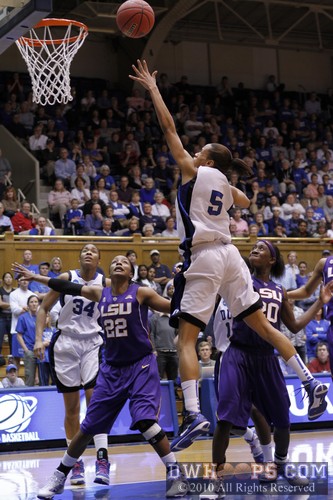 This time Jasmine Thomas would not miss, but would instead give Duke the lead for keeps.   (5 frames) -  - 
