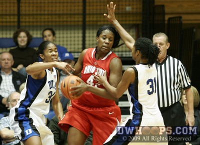 Krystal Thomas and Keturah Jackson swarm Jantel Lavender on the baseline -  - 