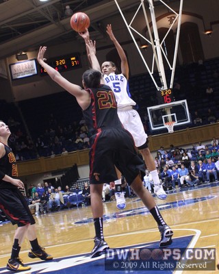 Jasmine Thomas stops the bleeding after USC's 6-0 run -  - D5;1,3:20,26-37