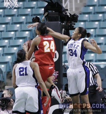 Krystal Thomas swats Tchatchouang's shot away -  - 