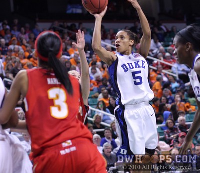 Jasmine Thomas hits from long range -  - 