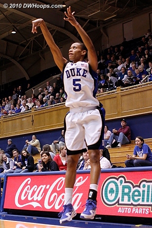 Jasmine Thomas fires from behind the arc, she was 2-4 from that distance tonight.