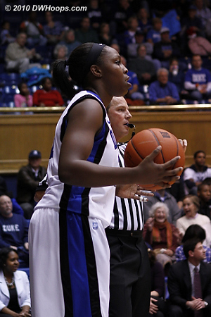 Chelsea Gray inbounds