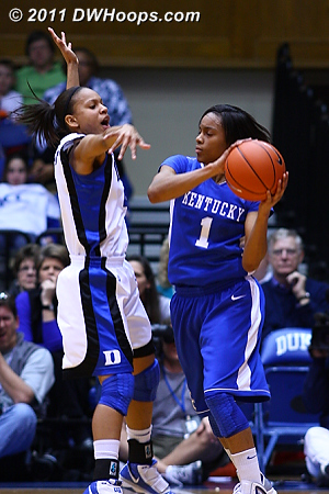 Chloe Wells guards Kentucky's A'Dia Mathies  - Duke Tags: #4 Chloe Wells 
