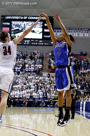 At the 6:39 mark Jasmine finally found the hoop, her three made it 29-7 UConn.  - Duke Tags: #5 Jasmine Thomas 