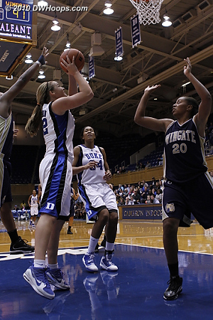 Liston picks up the no look pass...  - Duke Tags: #32 Tricia Liston 