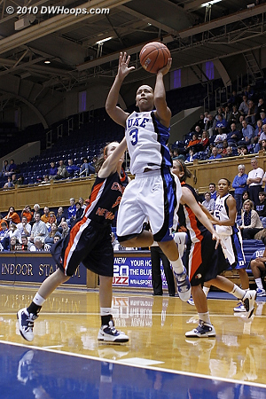 Shay hits a floater  - Duke Tags: #3 Shay Selby 
