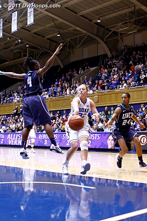Tricia Liston delivers a nice bounce pass...