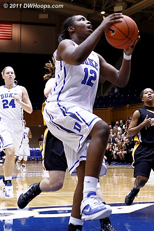 Gray goes to the hoop again, she scored 15 on just 11 shots  - Duke Tags: #12 Chelsea Gray 