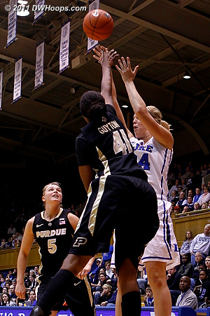 Scheer shoots over Guyton  - Duke Tags: #24 Kathleen Scheer 